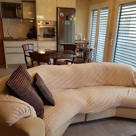 With One Bedroom In Thessaloniki, With Wonderful View, דירה